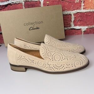 Clarks Trish Calla Sand Suede Perforated Loafers Size 9 Medium new in box
